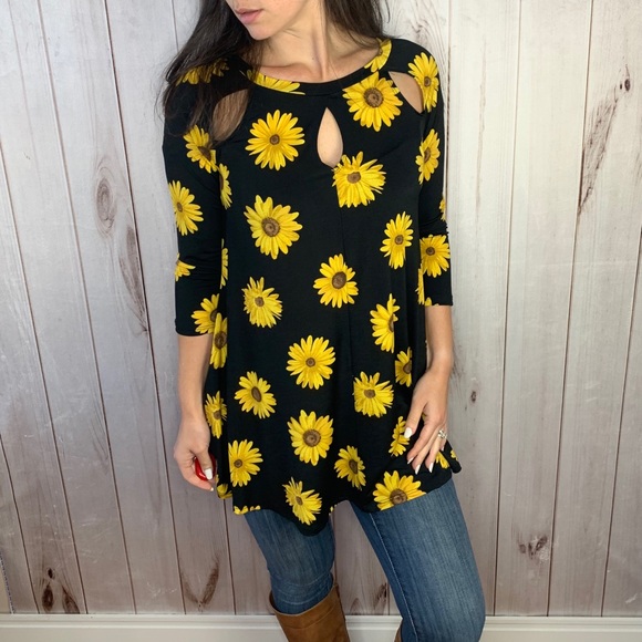 Tops - ✨LAST ONE!✨Sunflower top